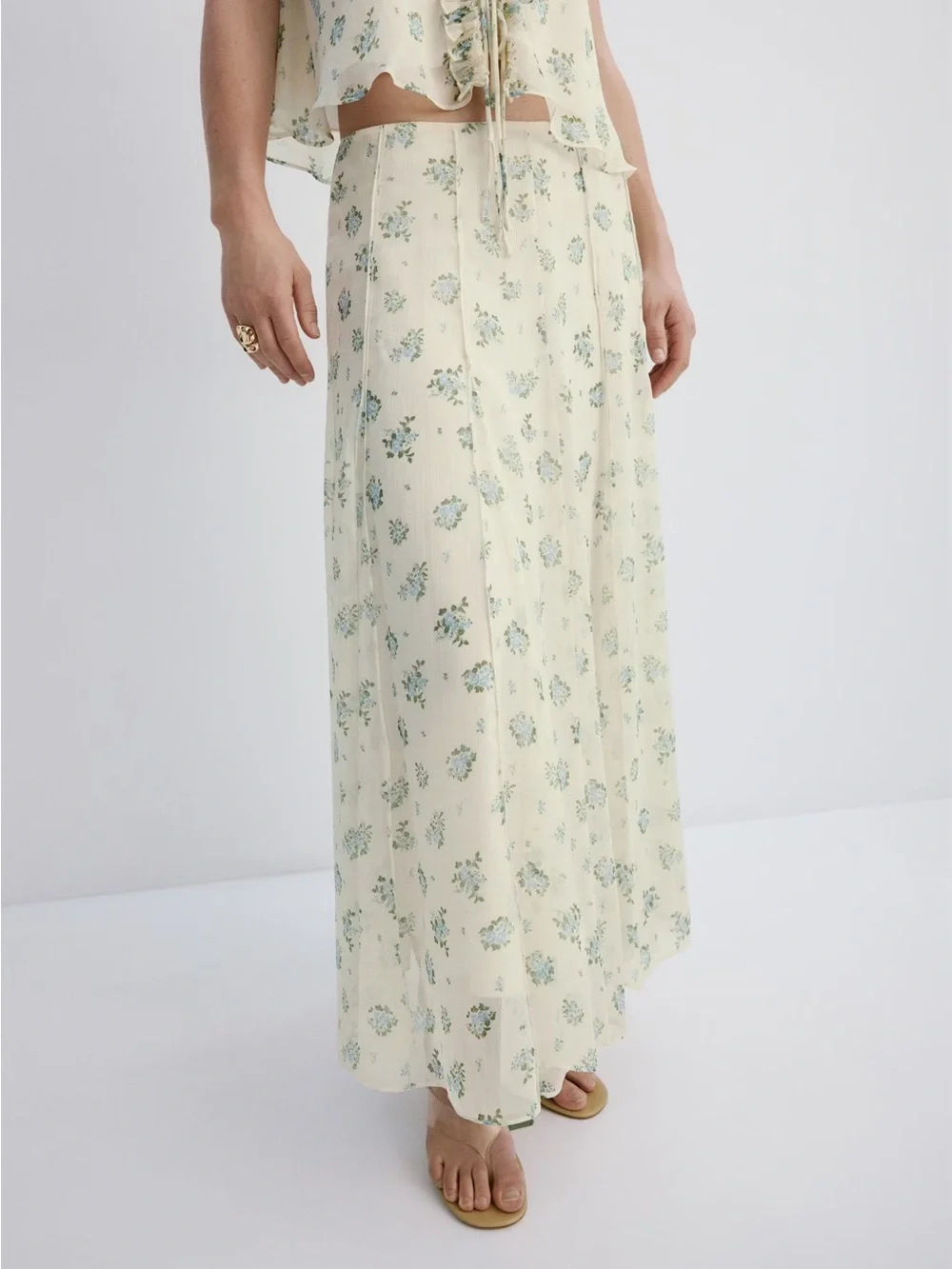 NWT (size XS) MANGO FLORAL SKIRT WITH GODETS